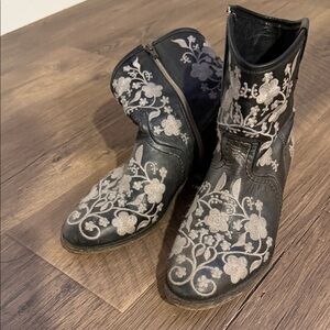 Taos Footwear Black Floral Ankle Boots